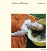 Hellen van Meene, portraits / Aperture Foundation. Essay by Kate Bush
