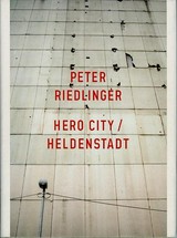 Hero city : [erscheint anlässlich der Ausstellung im Kunstverein Leipzig, Projektgalerie Elsterpark, 4. bis 30. September 1999] / [Peter Riedlinger. Übers.: Linda McLue]